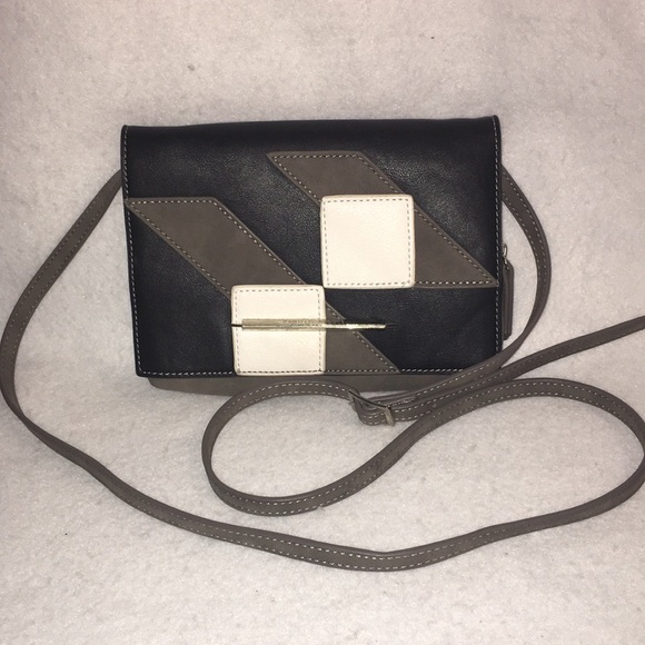Danielle Nicole Purse 👜 - Picture 1 of 8